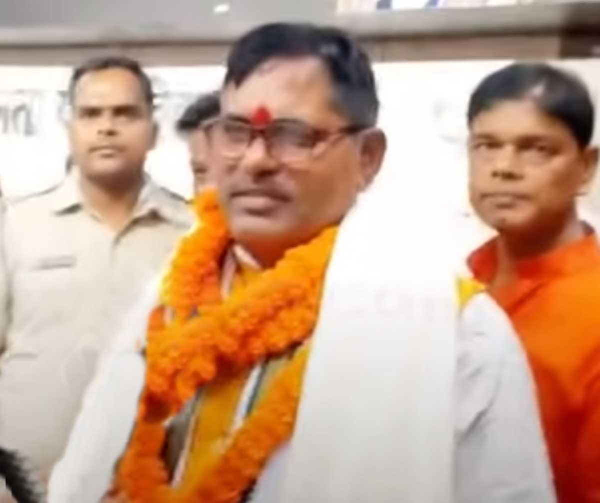 भाजपा ने हरि सहनी को बिहार विधान परिषद का नेता प्रतिपक्ष बनाकर एक साथ साधे कई निशाने भाजपा ने हरि सहनी को बिहार विधान परिषद का नेता प्रतिपक्ष बनाकर एक साथ साधे कई निशाने