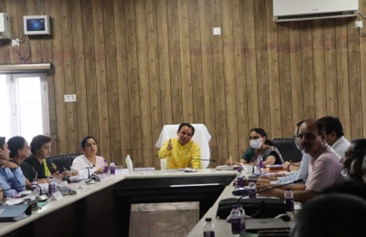 उत्तराखंड एनएचएम में 1071 पदों पर शीघ्र होगी भर्ती:चिकित्सा शिक्षा मंत्री डॉ. धन सिंह