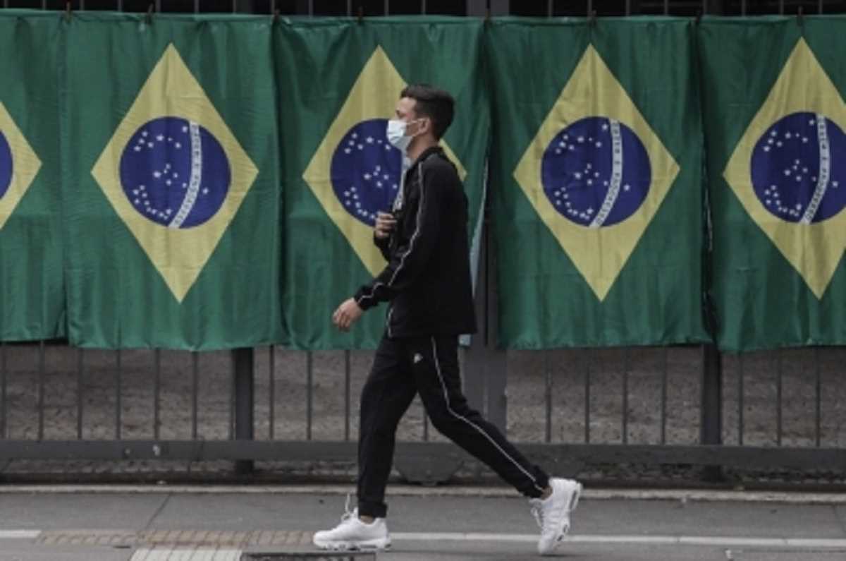 ब्राजील सर्कर ने हवाई अड्डों, उड़ानों में मास्क पहनना किया अनिवार्य किया