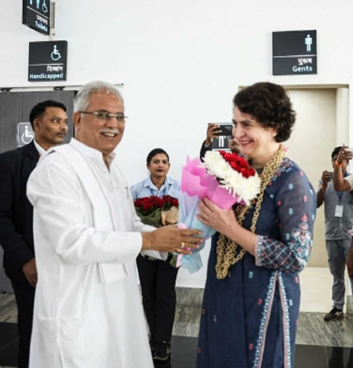 कांग्रेस का 85वां महाधिवेशन: रायपुर पहुंचीं प्रियंका कांग्रेस का 85वां महाधिवेशन: रायपुर पहुंचीं प्रियंका