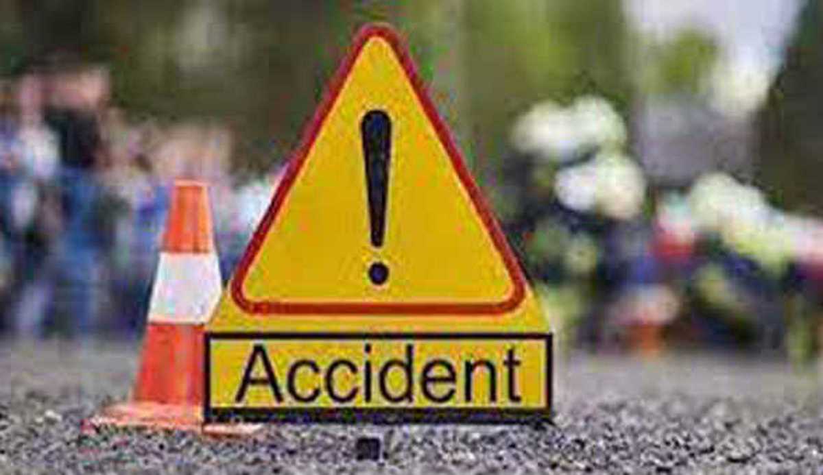 मुंबई-गोवा राजमार्ग पर ट्रक-कार की टक्कर में नौ लोगों की मौत