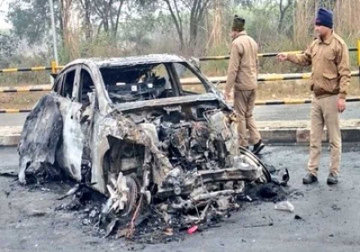 ऋषभ पंत की गाड़ी का एक्सीडेंट, क्रिकेटर गंभीर रूप से घायल...रेलिंग से टकराई BMW में लगी आग ऋषभ पंत की गाड़ी का एक्सीडेंट, क्रिकेटर गंभीर रूप से घायल...रेलिंग से टकराई BMW में लगी आग