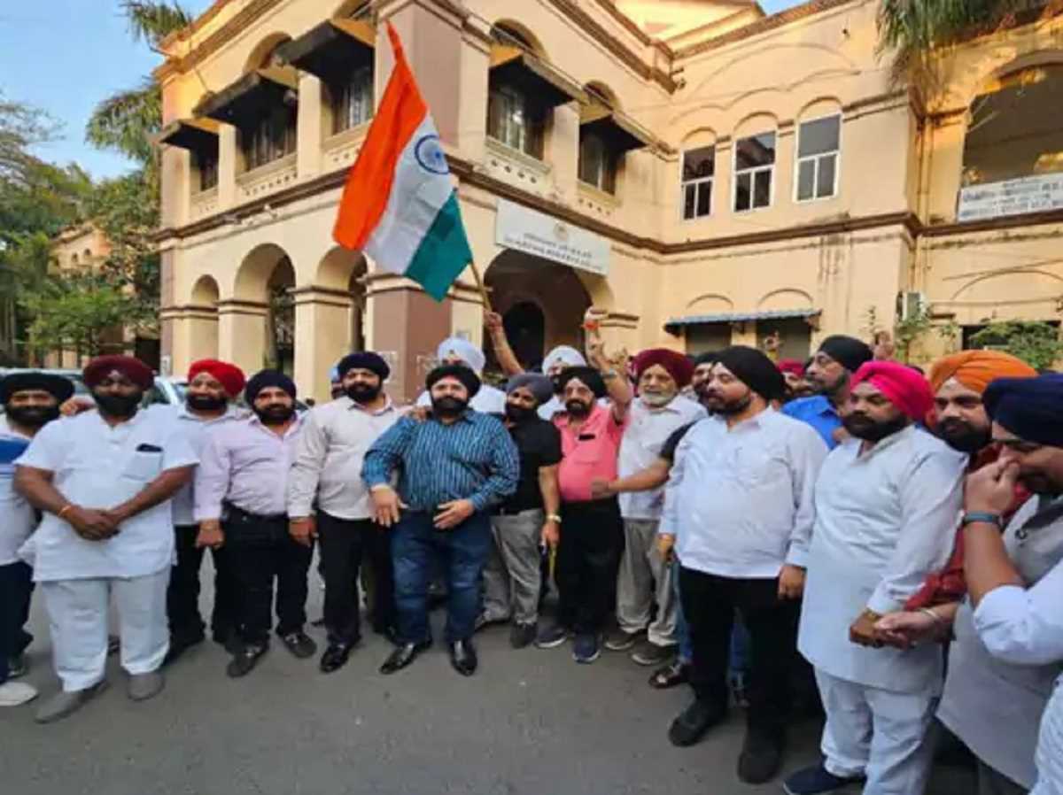 कनाडा में मंदिरों पर हुए हमले के विरोध में इंदौर में सिख समाज का प्रदर्शन
