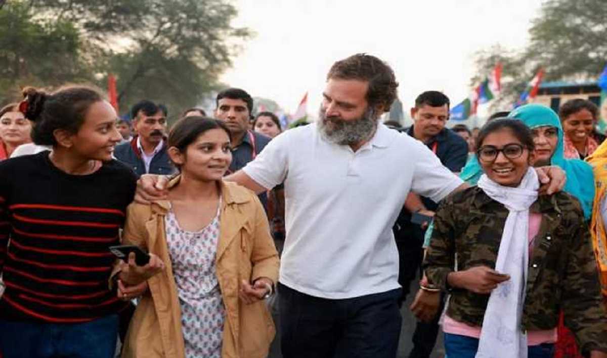 जूली ने भारत जोडो यात्रा के लिए प्रचार रथों को हरी झंडी दिखाकर किया रवाना जूली ने भारत जोडो यात्रा के लिए प्रचार रथों को हरी झंडी दिखाकर किया रवाना