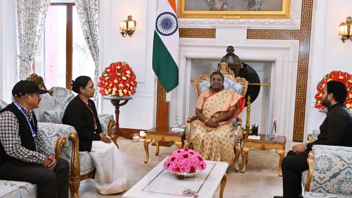 दिल्ली विधानसभा चुनाव की तैयारियां पूरी, राष्ट्रपति को सौंपी मतदाता सूचना पर्ची