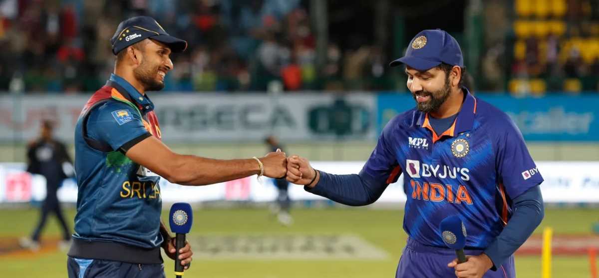 श्रीलंका के खिलाफ टॉस जीतकर भारत ने चुनी बल्लेबाजी, शार्दूल की जगह अक्षर को मौका