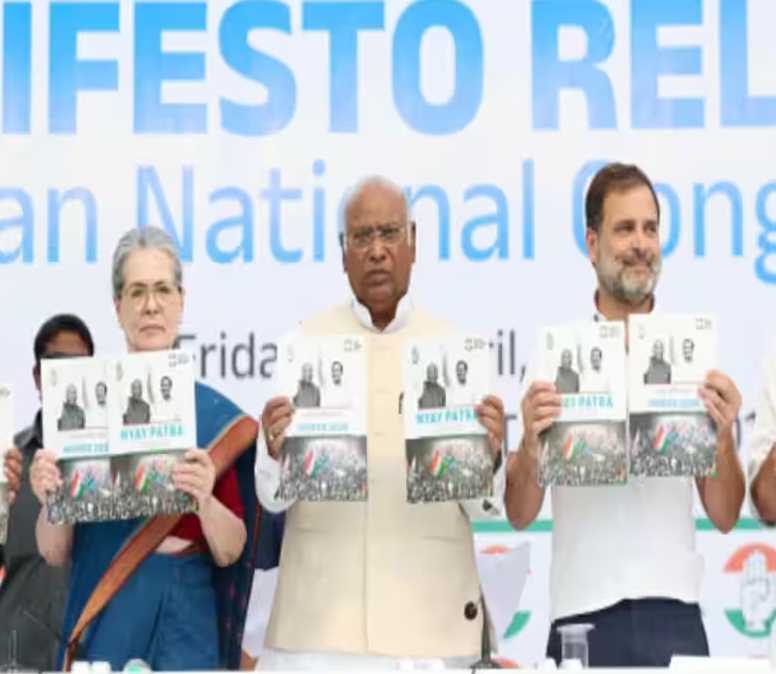 लोकसभा चुनाव 2024 : कांग्रेस के घोषणापत्र पर हंगामा जारी, बीजेपी कर रही आलोचना लोकसभा चुनाव 2024 : कांग्रेस के घोषणापत्र पर हंगामा जारी, बीजेपी कर रही आलोचना