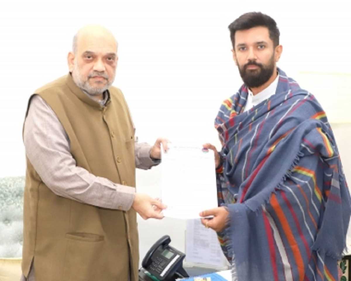 चिराग पासवान ने अमित शाह से मिल कर बिहार में राष्ट्रपति शासन लगाने की मांग की चिराग पासवान ने अमित शाह से मिल कर बिहार में राष्ट्रपति शासन लगाने की मांग की