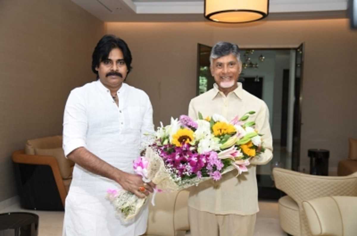 पवन कल्याण के चंद्रबाबू नायडू से मिलने से आंध्र की राजनीति गरमाई