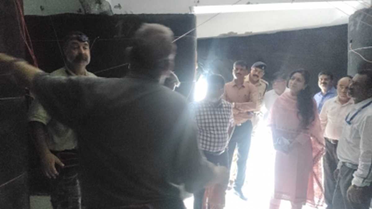 9642 होल्स में होगा ब्लास्ट, ट्विन टावर के अंदर की तस्वीर