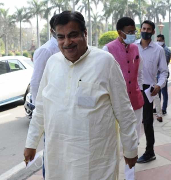 सरकार की 2024 तक अमेरिका जैसा सड़क नेटवर्क विकसित करने की योजना : गडकरी
