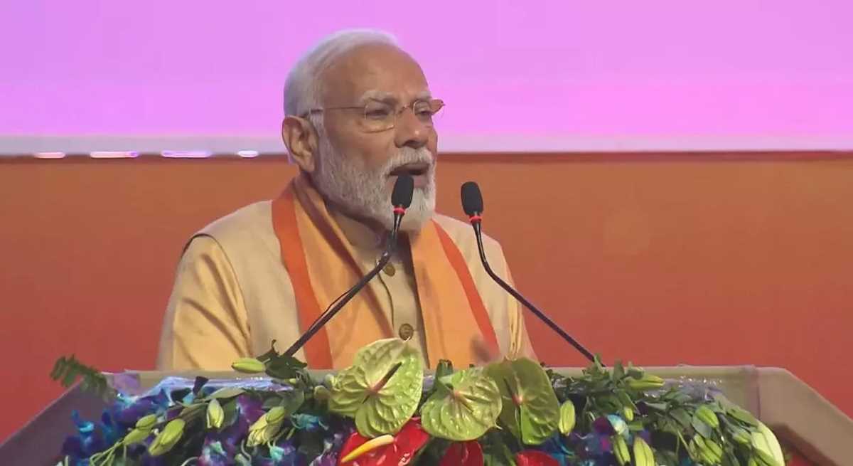 यूपी में लगने वाले उद्योगों से बदल रही तस्वीर : प्रधानमंत्री मोदी यूपी में लगने वाले उद्योगों से बदल रही तस्वीर : प्रधानमंत्री मोदी