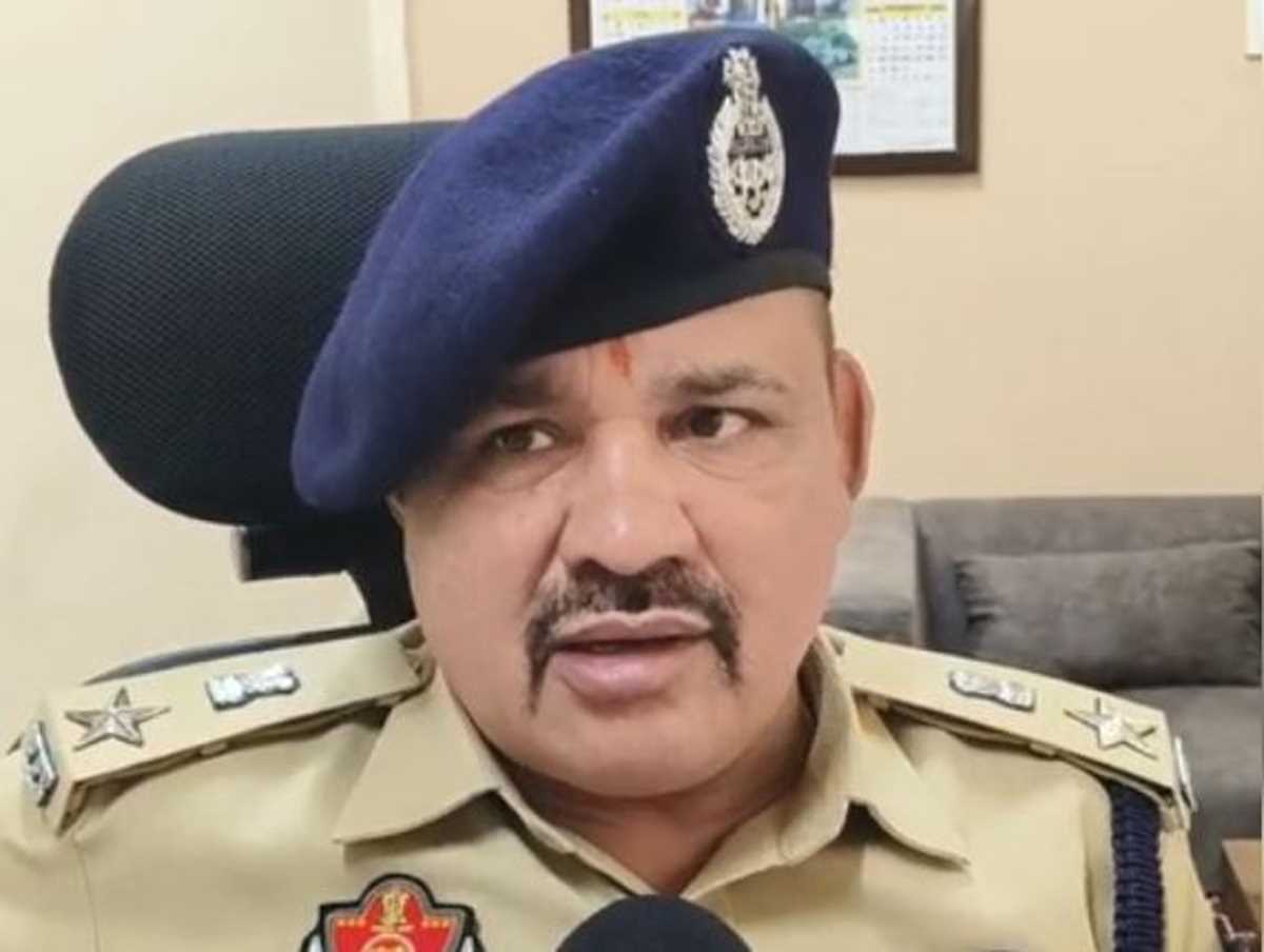 पंजाब : वीजा अवधि बढ़ने के बाद जालंधर डीसीपी से मिले छह हिंदू पाक नागरिक