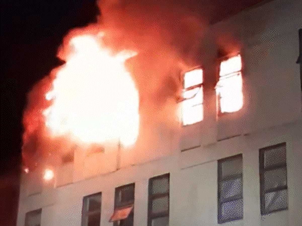 न्यूजीलैंड में आधी रात में लगी आग से कई लोगों की मौत