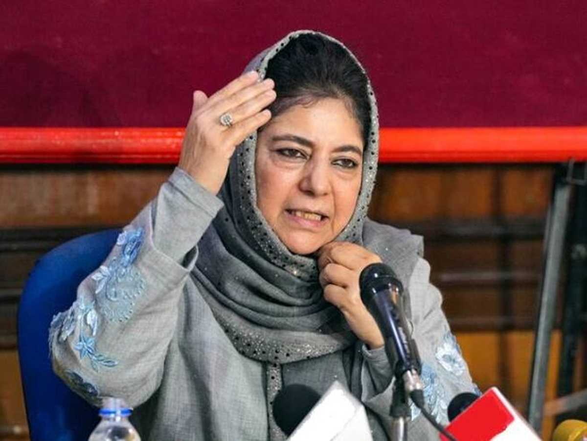 गिरफ्तार किए गए लोगों का विवरण उपलब्ध कराए प्रशासन : महबूबा