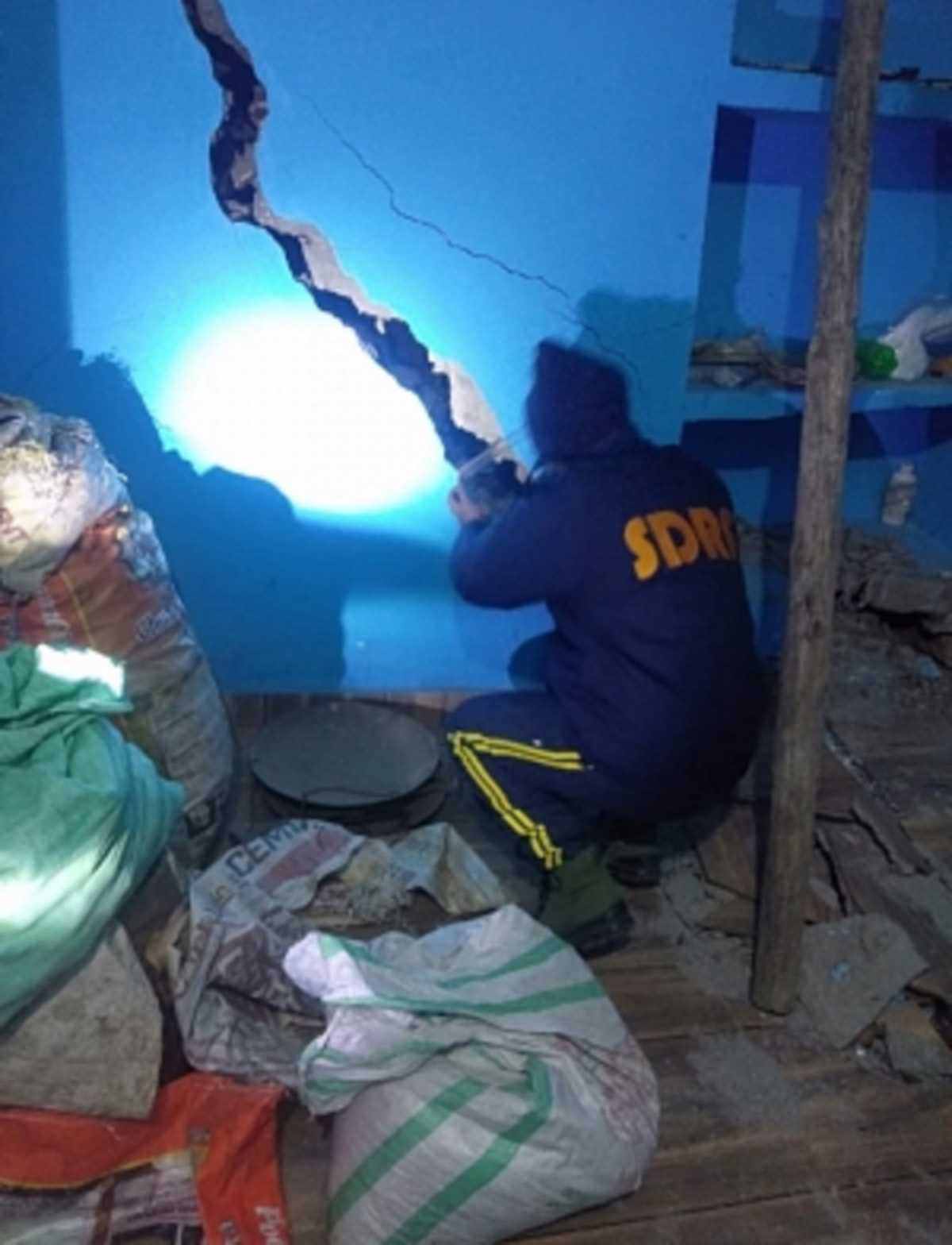 जोशीमठ के बाद अब अलीगढ़ में भी कई घरों में दरारें, मकान खाली करने के निर्देश