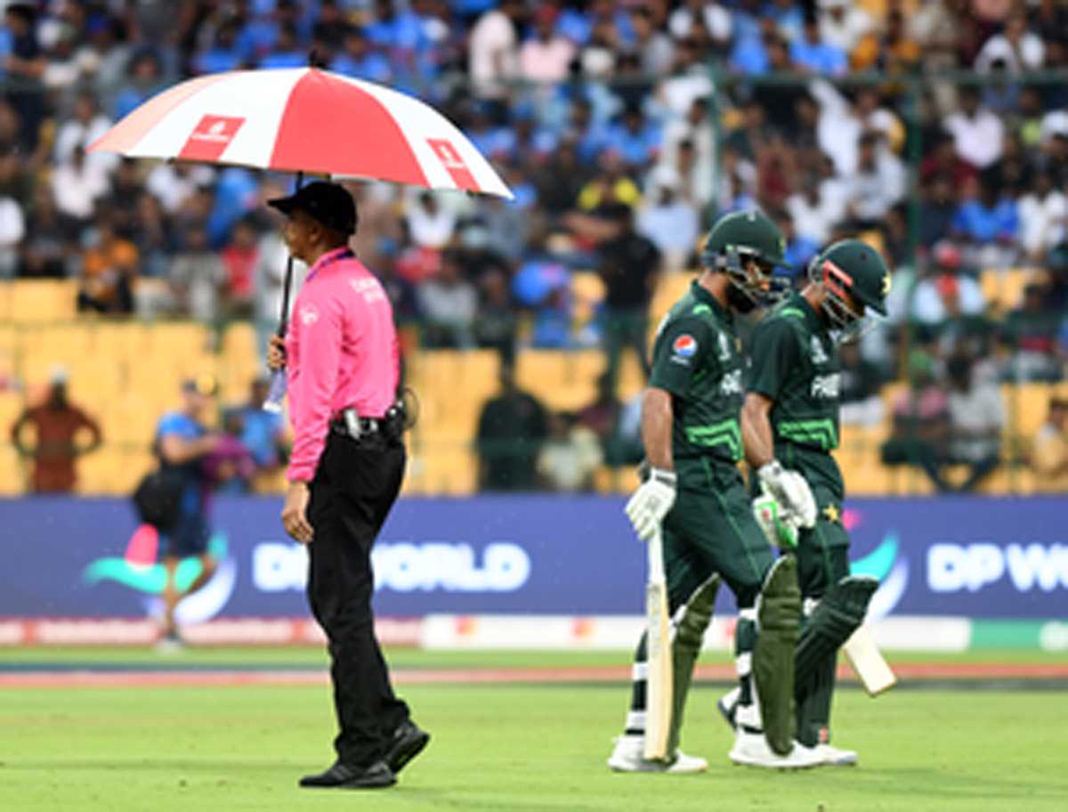 बारिश ने पार लगाई पाकिस्तान की नैया, न्यूजीलैंड 401 रन बनाने के बावजूद हारा मैच