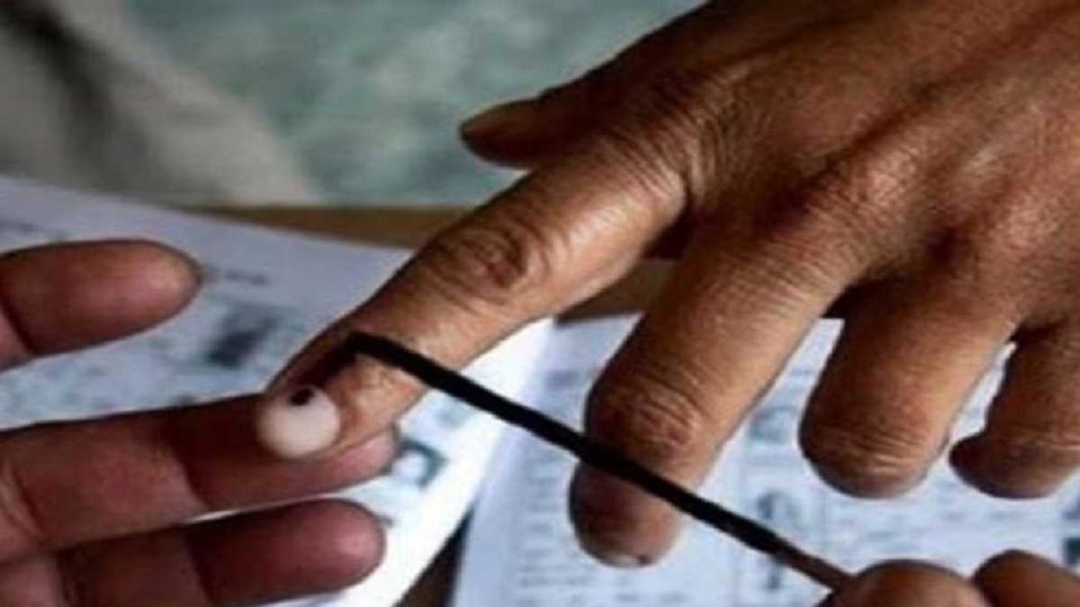 यूपी विधानसभा की दो सीटों पर एक बजे तक करीब 27 फीसदी मतदान यूपी विधानसभा की दो सीटों पर एक बजे तक करीब 27 फीसदी मतदान