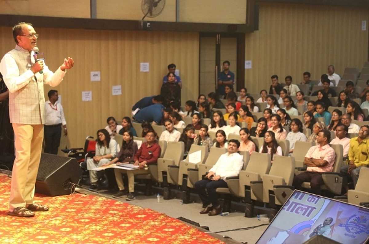 प्रत्येक विद्यार्थी एक नया इतिहास रच सकता है : शिवराज
