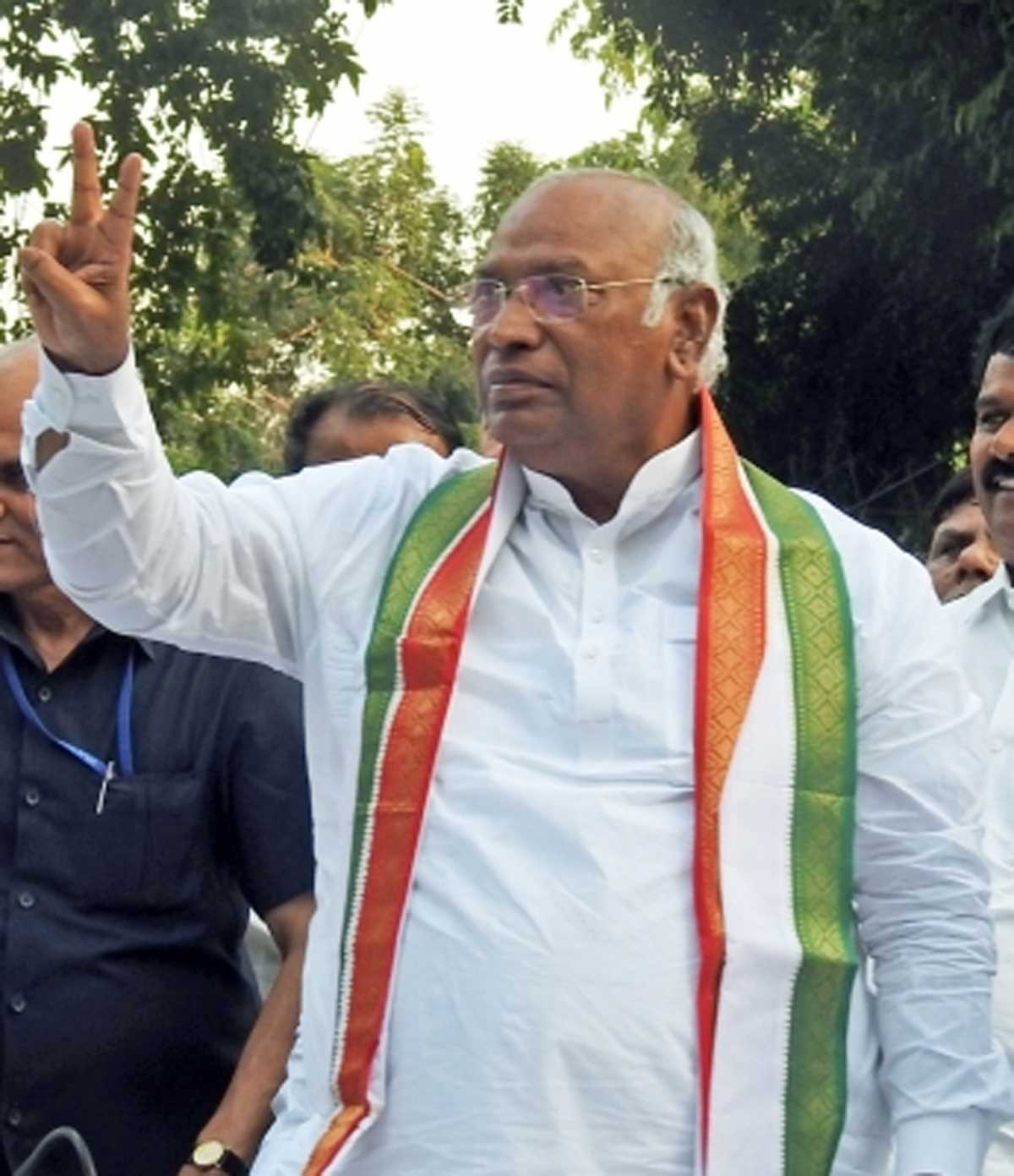 कांग्रेस अध्यक्ष पद चुनाव में जीत हासिल करने के बाद खड़गे बोले : हम संगठन को मजबूत करेंगे व चुनौतियों से लड़ेंगे