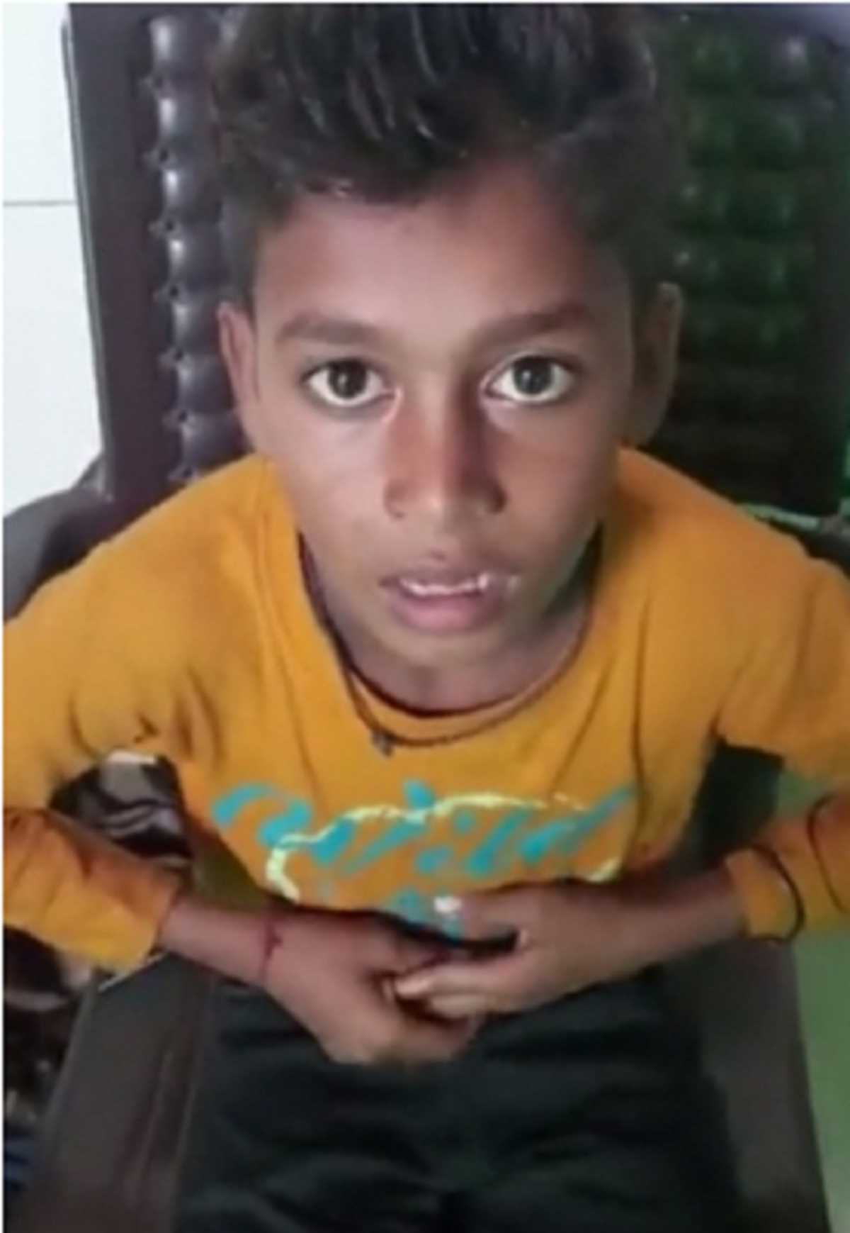 दिवंगत नेता मुलायम सिंह को अलविदा कहने के लिए घर से निकला 12 वर्षीय बालक दिवंगत नेता मुलायम सिंह को अलविदा कहने के लिए घर से निकला 12 वर्षीय बालक