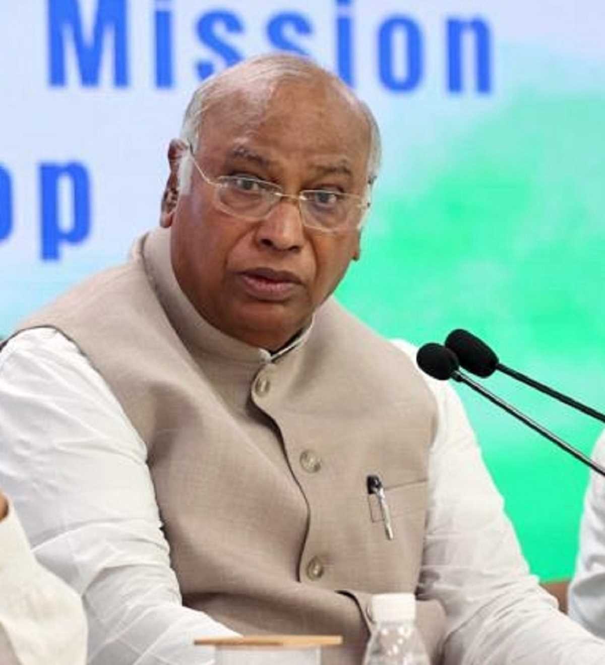 मोदी सरकार ने देश की स्वास्थ्य व्यवस्था को बनाया बीमार : कांग्रेस