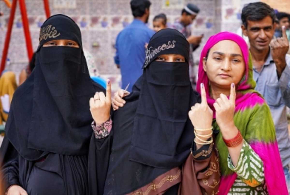 गुजरात में दोपहर 1 बजे तक 34.74 प्रतिशत मतदान