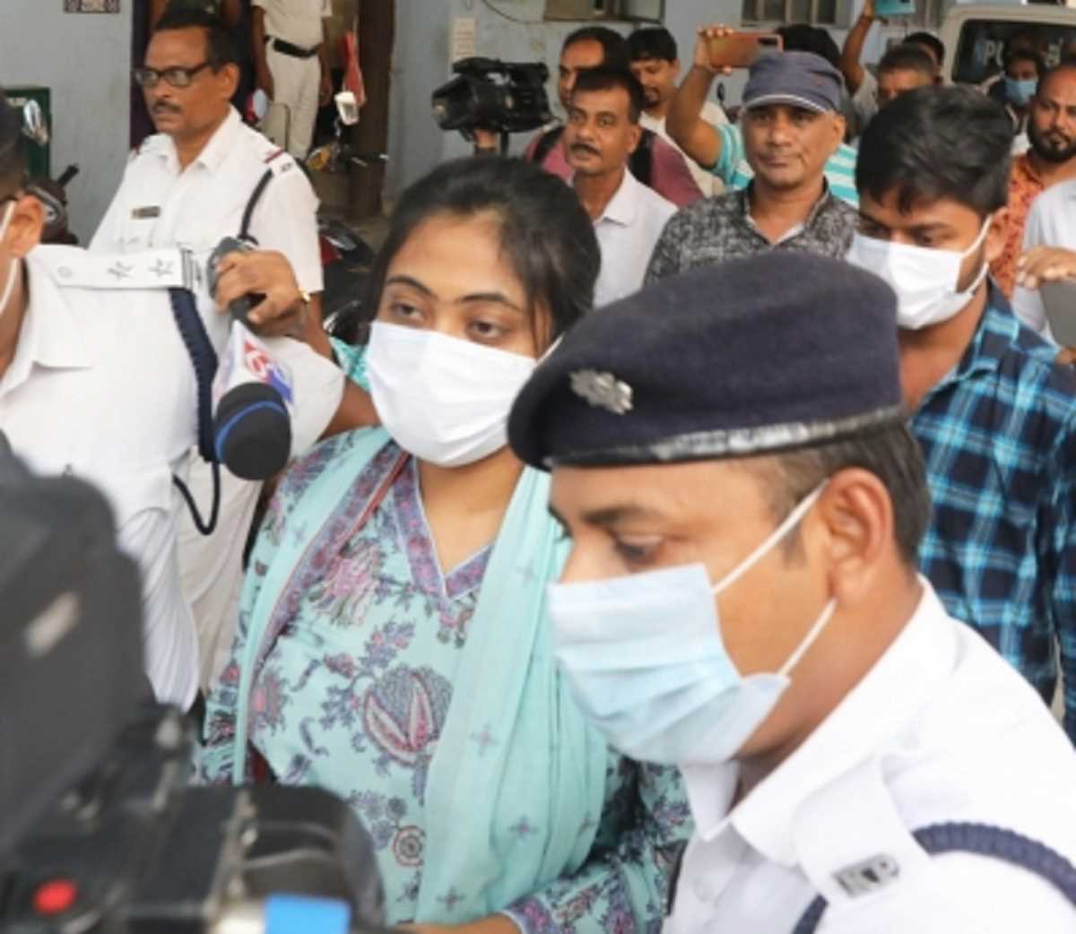 पशु तस्करी घोटाला : सीबीआई ने अनुब्रत मंडल की बेटी को भेजा नोटिस