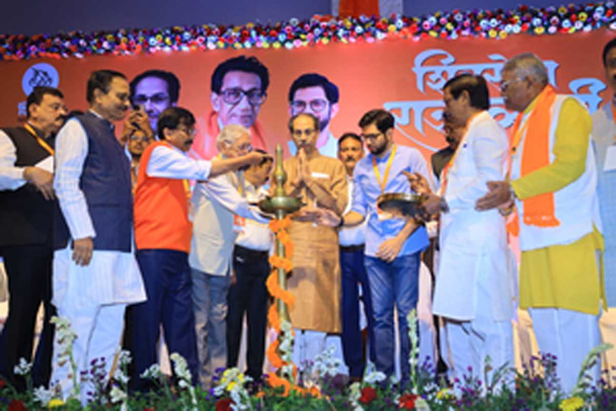 उद्धव बोले पीएम मोदी से : राम मंदिर का काम खत्म हुआ, अब काम की बात करें