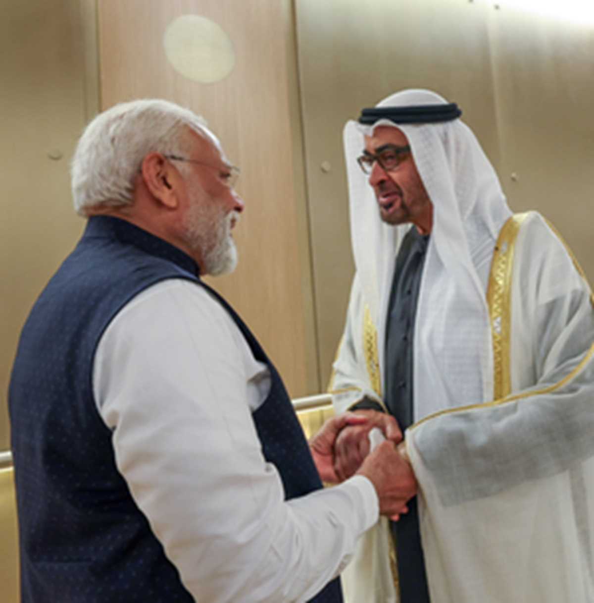 ‘किसी ने लगाए मोदी-मोदी के नारे, तो किसी ने कहा मोदी है, तो मुमकिन है’, यूएई पहुंचे प्रधानमंत्री का भव्य स्वागत ‘किसी ने लगाए मोदी-मोदी के नारे, तो किसी ने कहा मोदी है, तो मुमकिन है’, यूएई पहुंचे प्रधानमंत्री का भव्य स्वागत