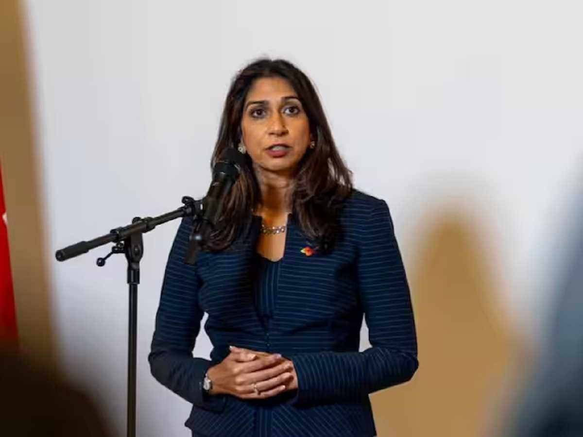 ब्रिटेन की बर्खास्त गृह सचिव सुएला ने पीएम सुनक को लिखा पत्र, कहा- यह विश्वासघात है ब्रिटेन की बर्खास्त गृह सचिव सुएला ने पीएम सुनक को लिखा पत्र, कहा- यह विश्वासघात है