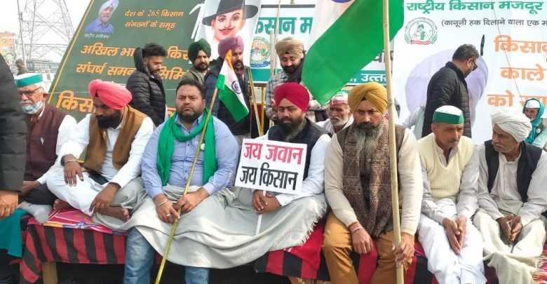 सरकार के वार्ता के प्रस्ताव के बीच किसानों का क्रमित अनशन आज भी जारी