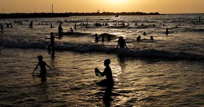 समुद्र साफ तो लोग खुश और कारोबार चकाचक समुद्र साफ तो लोग खुश और कारोबार चकाचक