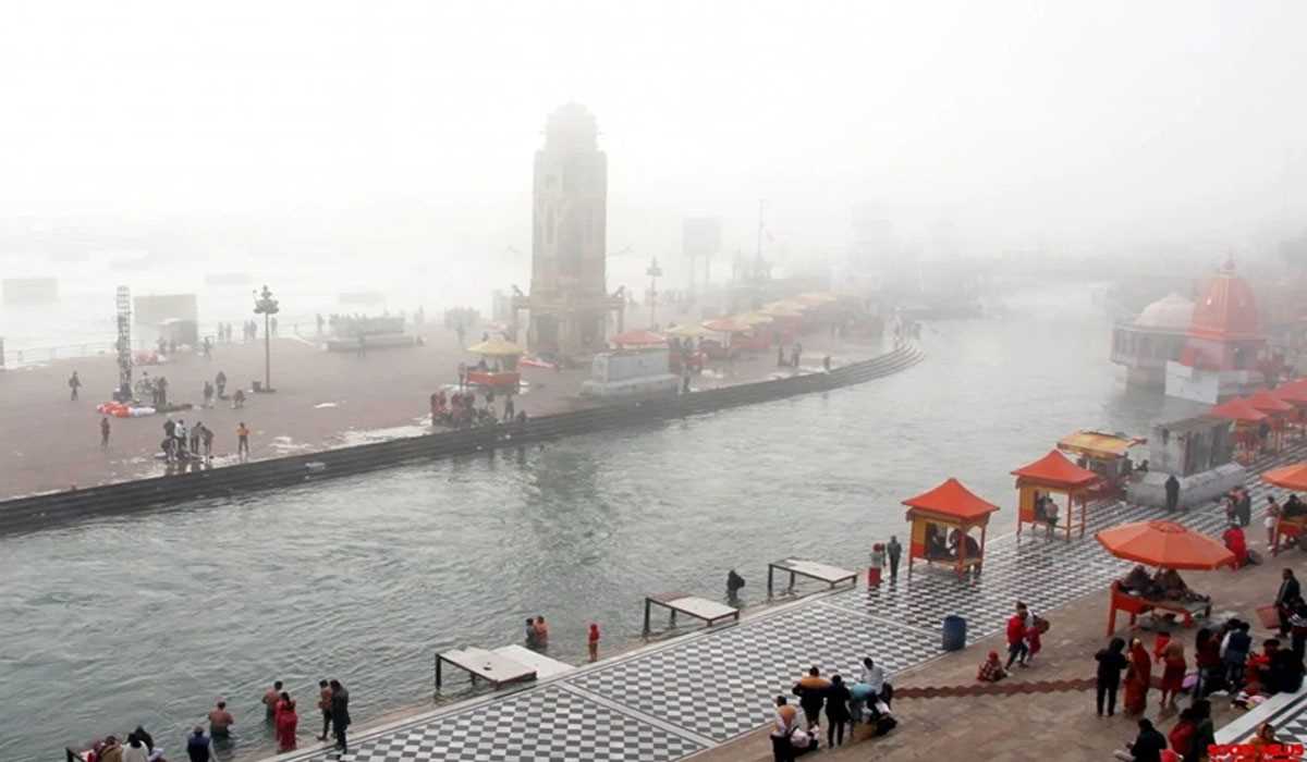 हरिद्वार में शीत लहर और घने कोहरे का असर, हर की पौड़ी और अन्य घाटों पर छाया रहा सन्नाटा