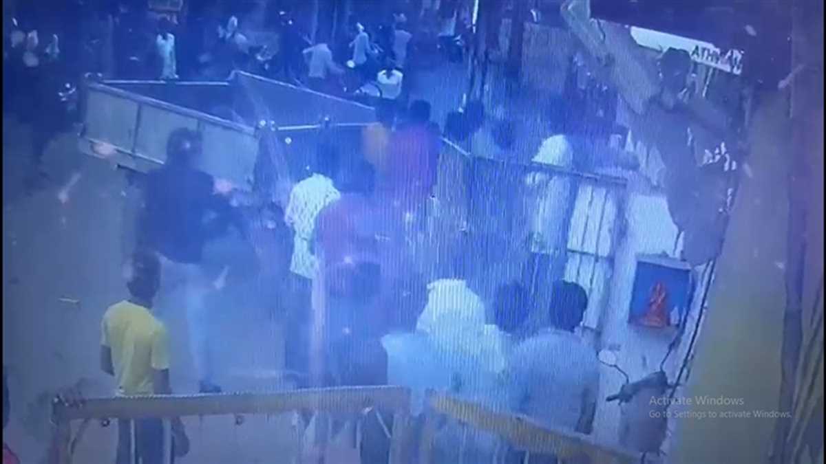 कांग्रेस नेता से फ्लेक्स छपाई का पैसे मांगने पर दुकान में घुसकर की तोडफोड व मारपीट