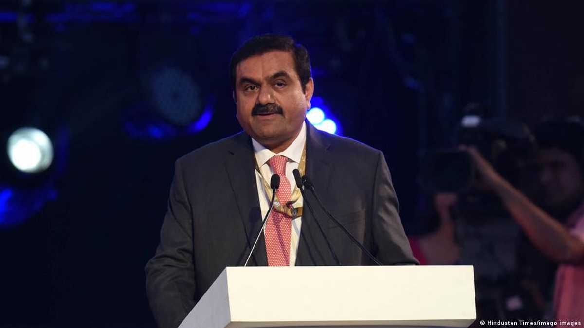 हिंडनबर्ग को अडानी समूह का 413 पन्नों का जवाब