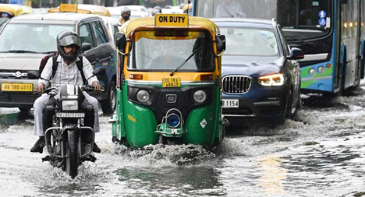 दिल्ली कभी तप रही है, कभी डूब रही है, ऐसा क्यों हो रहा है?