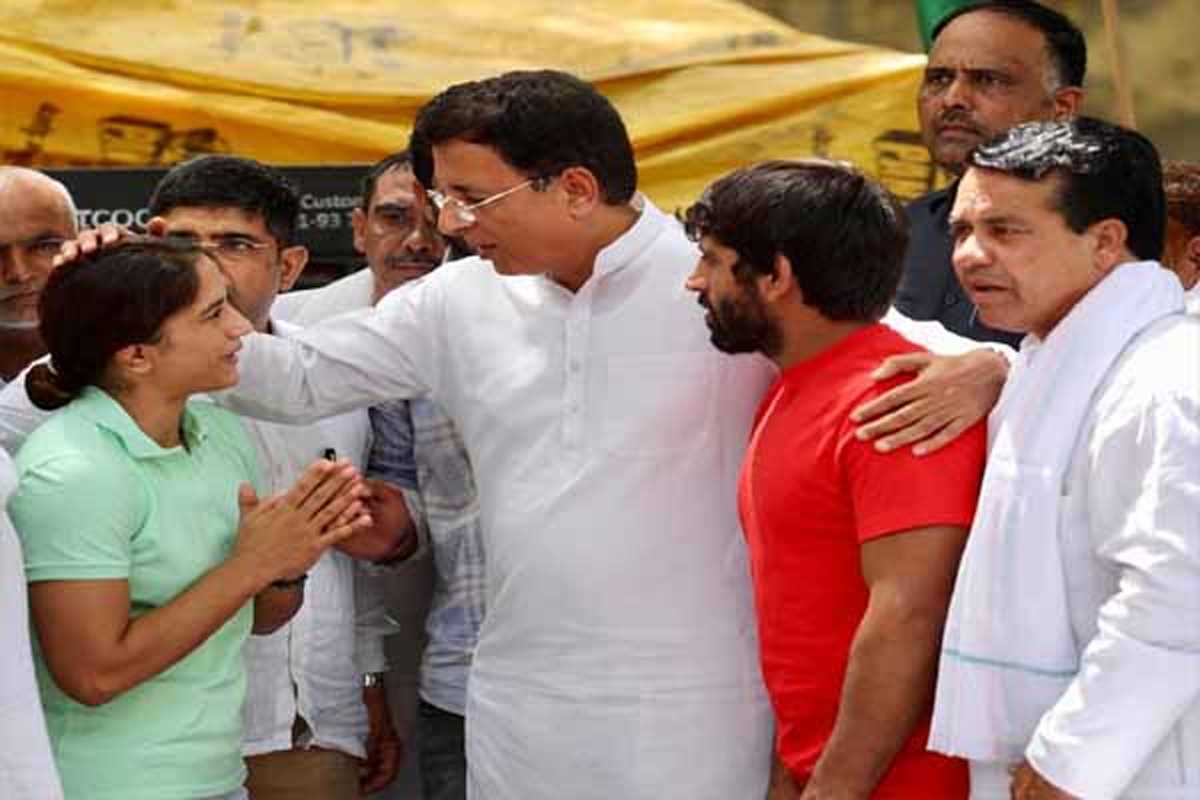 प्रधानमंत्री को महिला पहलवानों का दर्द नहीं दिख रहा : सुरजेवाला