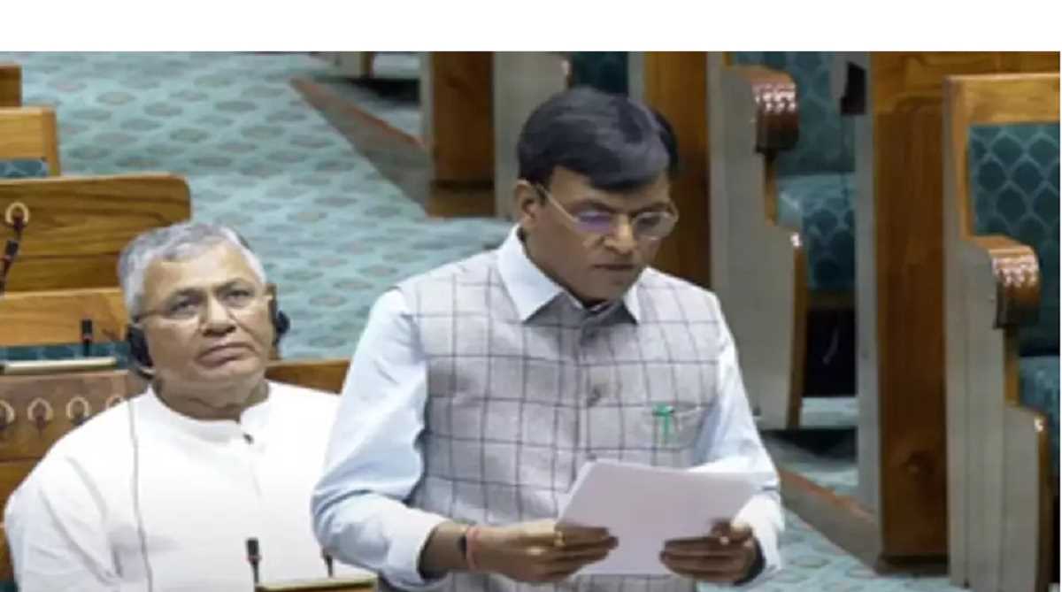 विनेश को डिस्क्वालिफाई करने के मामले में खेल मंत्री ने लोकसभा में दिया बयान, विपक्ष का वॉकआउट