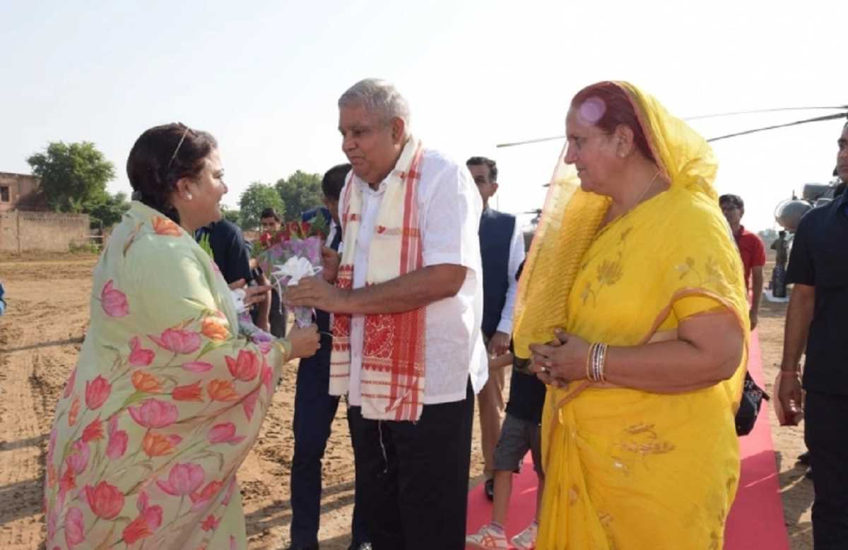 उपराष्ट्रपति जगदीप धनखड़ पैतृक गांव किठाना पहुंचे, लोगों ने किया भव्य स्वागत उपराष्ट्रपति जगदीप धनखड़ पैतृक गांव किठाना पहुंचे, लोगों ने किया भव्य स्वागत