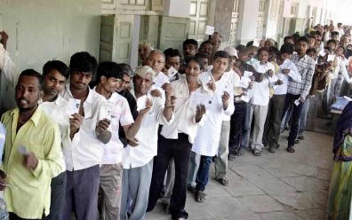 गुजरात चुनाव के पहले चरण में 89 सीटों पर वोटिंग जारी, 9 बजे तक 4.92 फीसदी मतदान