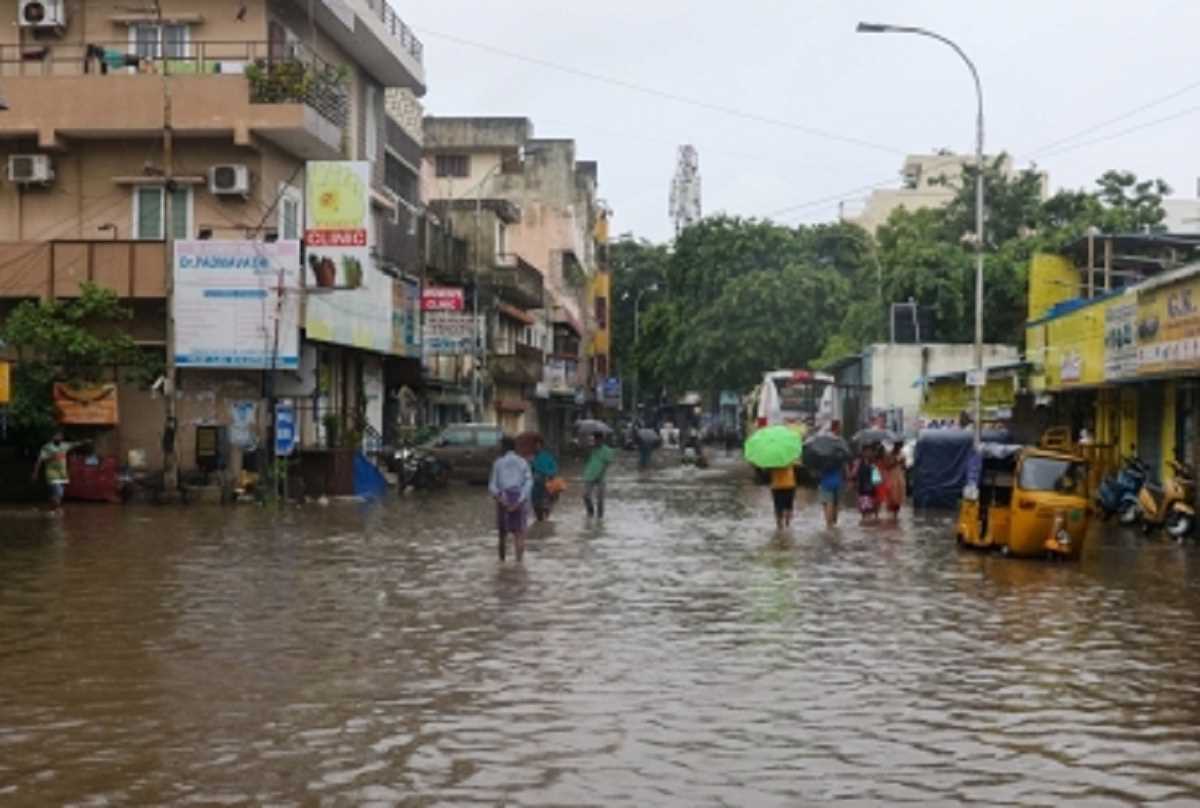 तमिलनाडु के इलाकों में भारी बारिश, 7 जिलों के स्कूलों में छुट्टी घोषित