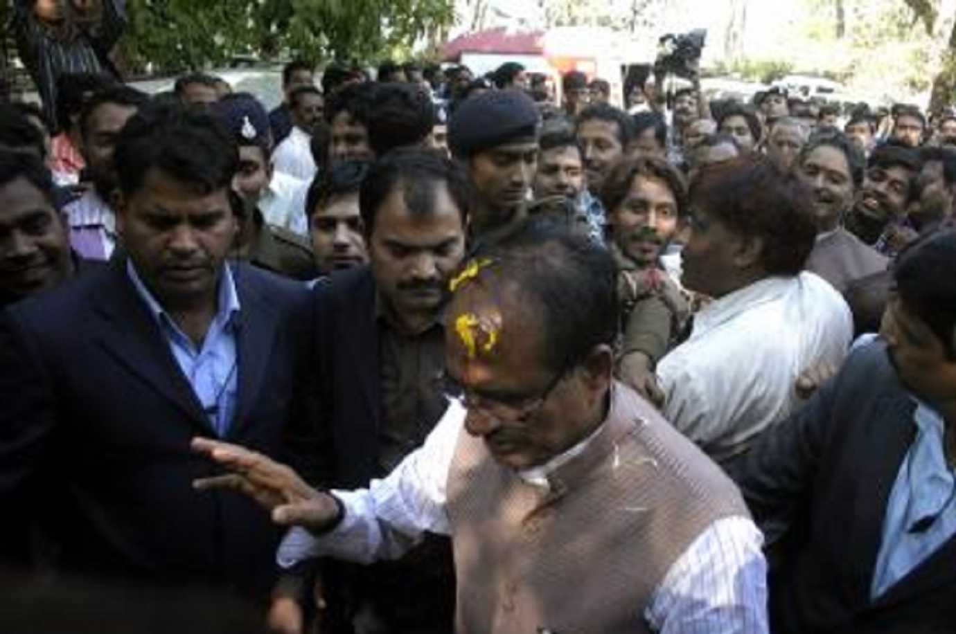 मुख्यमंत्री चौहान ने रात को लिया राजधानी भोपाल की सड़कों का जायजा मुख्यमंत्री चौहान ने रात को लिया राजधानी भोपाल की सड़कों का जायजा