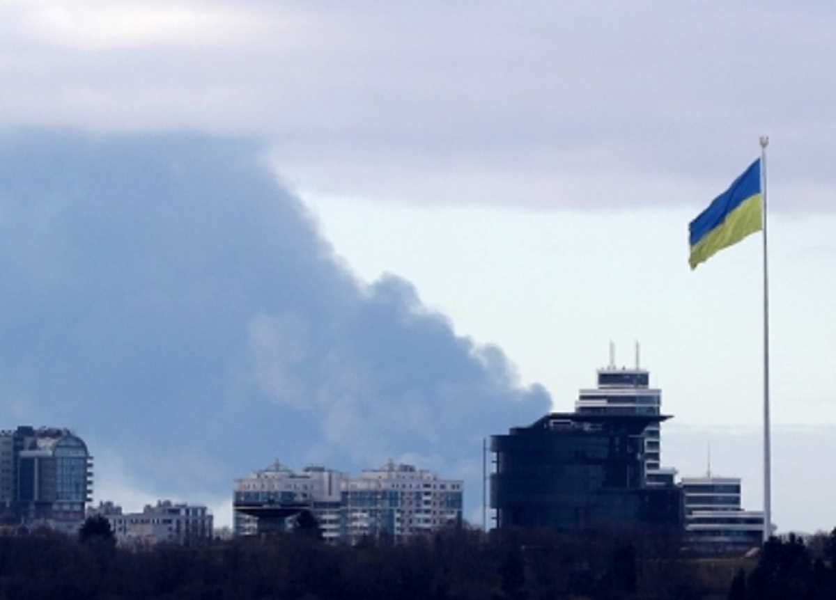 क्रीमिया ब्रिज पर हमले से बौखलाए रूस ने दागी मिसाइलें, थरथराई यूक्रेन की राजधानी कीव क्रीमिया ब्रिज पर हमले से बौखलाए रूस ने दागी मिसाइलें, थरथराई यूक्रेन की राजधानी कीव