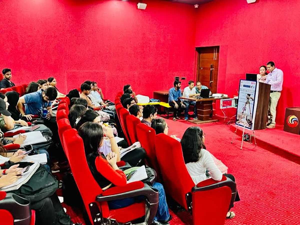 पीस एजुकेशन कार्यक्रम में आंतरिक विकास व शांति के लिए किया गया प्रेरित पीस एजुकेशन कार्यक्रम में आंतरिक विकास व शांति के लिए किया गया प्रेरित