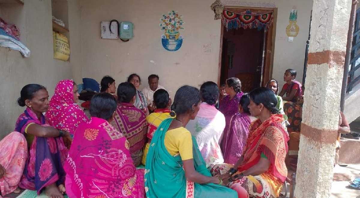 भारत: फंडिंग रुकने से कैसे टूट रही है एनजीओ की कमर