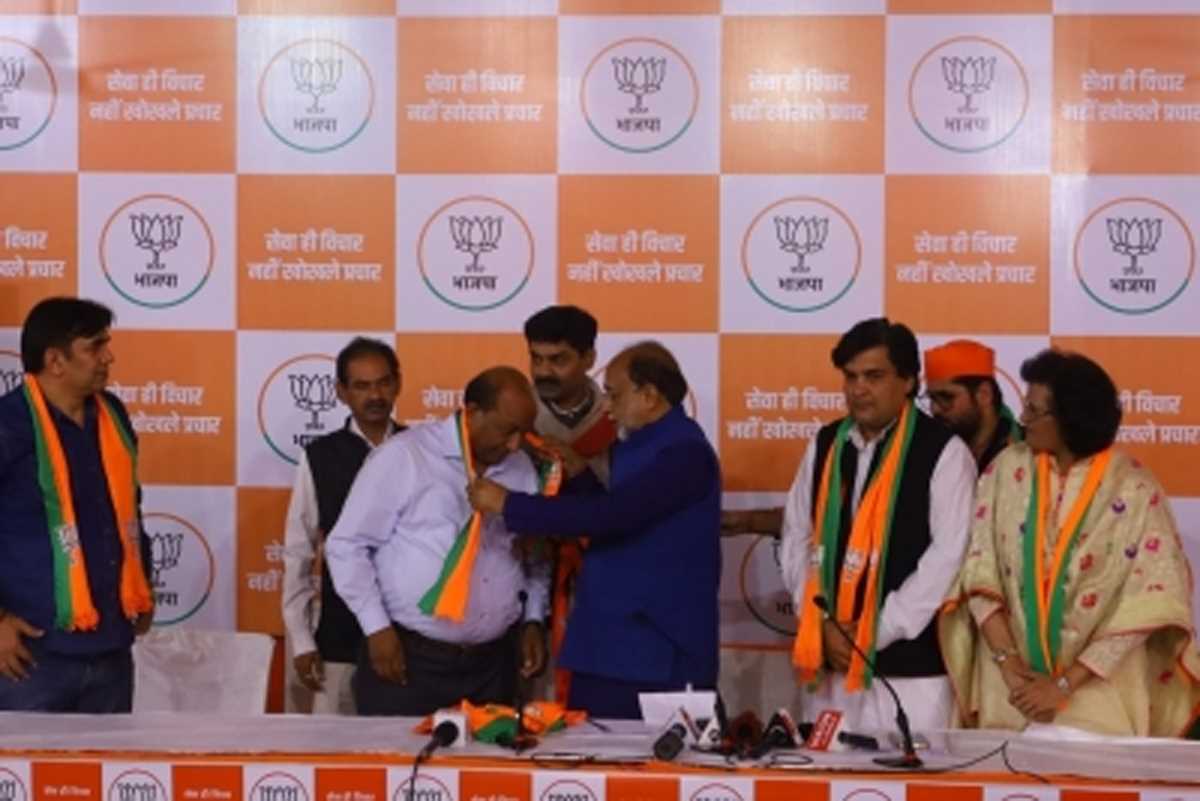 विभिन्न राजनीतिक दलों के कई कार्यकर्ताओं ने अपनी पार्टी छोड़कर भाजपा की सदस्यता ग्रहण की