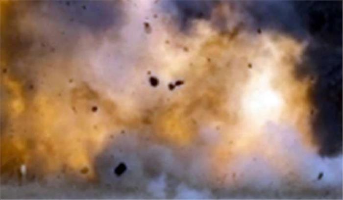 अफगानिस्तान में मोर्टार के गोले की चपेट में आई कार, 5 की मौत