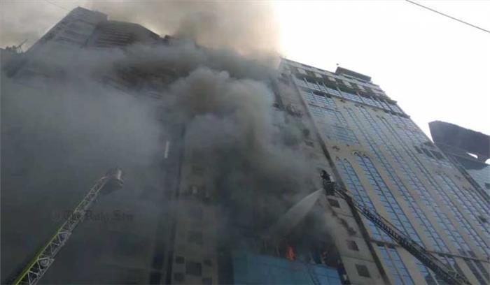 बांग्लादेश : 22 मंजिला इमारत में लगी भीषण आग बांग्लादेश : 22 मंजिला इमारत में लगी भीषण आग