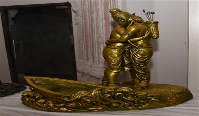 अयोध्या में हरदा के कलाकार जुटे अनाज के दानों से राम दरबार की कलाकृति बनाने में